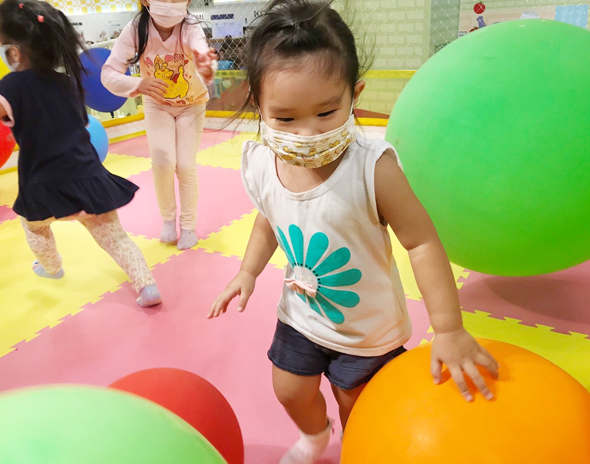 【大台北室內親子樂園】大魯閣遊戲愛樂園天母店 球池溜滑梯/仿真市場/角色扮演,好玩到不想回家 - 第12張圖 遊戲愛樂園_201004_97