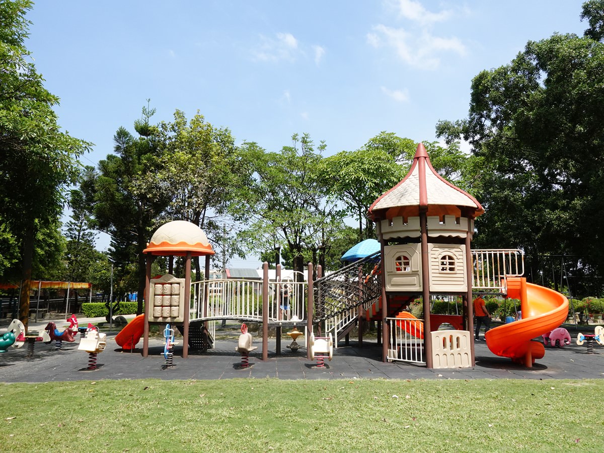 台南景點|佳福寺 40公尺滾輪溜滑梯超好玩 台南親子景點免費 - 第11張圖 台南景點|佳福寺 40公尺滾輪溜滑梯超好玩 台南親子景點免費
