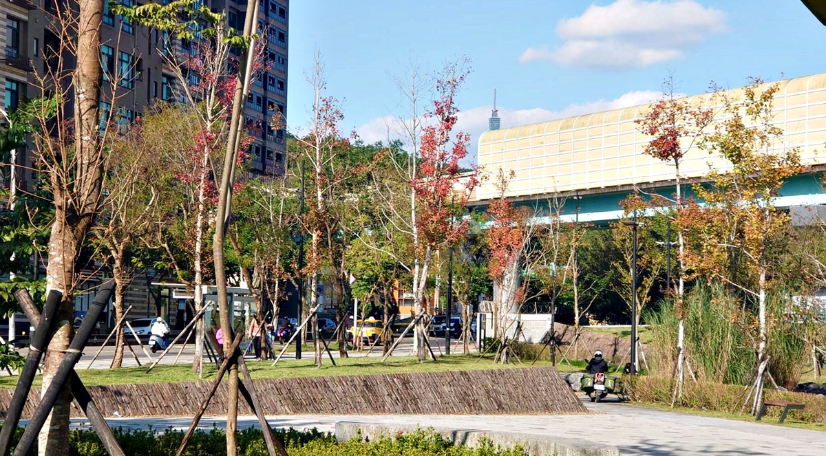 辛亥生態公園|辛亥站5分鐘台北親子公園 磨石子溜滑梯/戲沙池/原木攀爬組,超盡興放電! - 第3張圖 辛亥生態公園|辛亥站5分鐘台北親子公園 磨石子溜滑梯/戲沙池/原木攀爬組,超盡興放電!