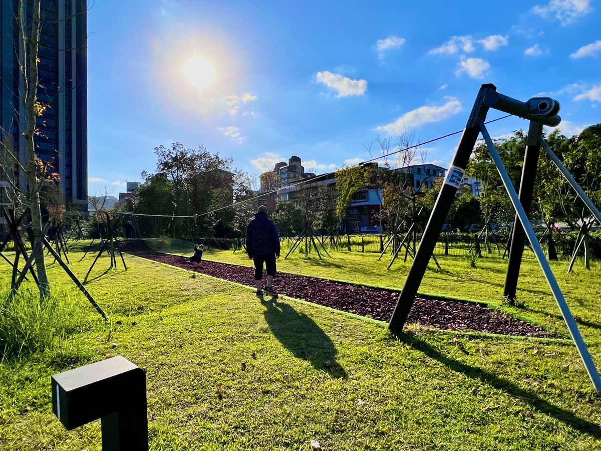 辛亥生態公園|辛亥站5分鐘台北親子公園 磨石子溜滑梯/戲沙池/原木攀爬組,超盡興放電! - 第24張圖 辛亥生態公園|辛亥站5分鐘台北親子公園 磨石子溜滑梯/戲沙池/原木攀爬組,超盡興放電!