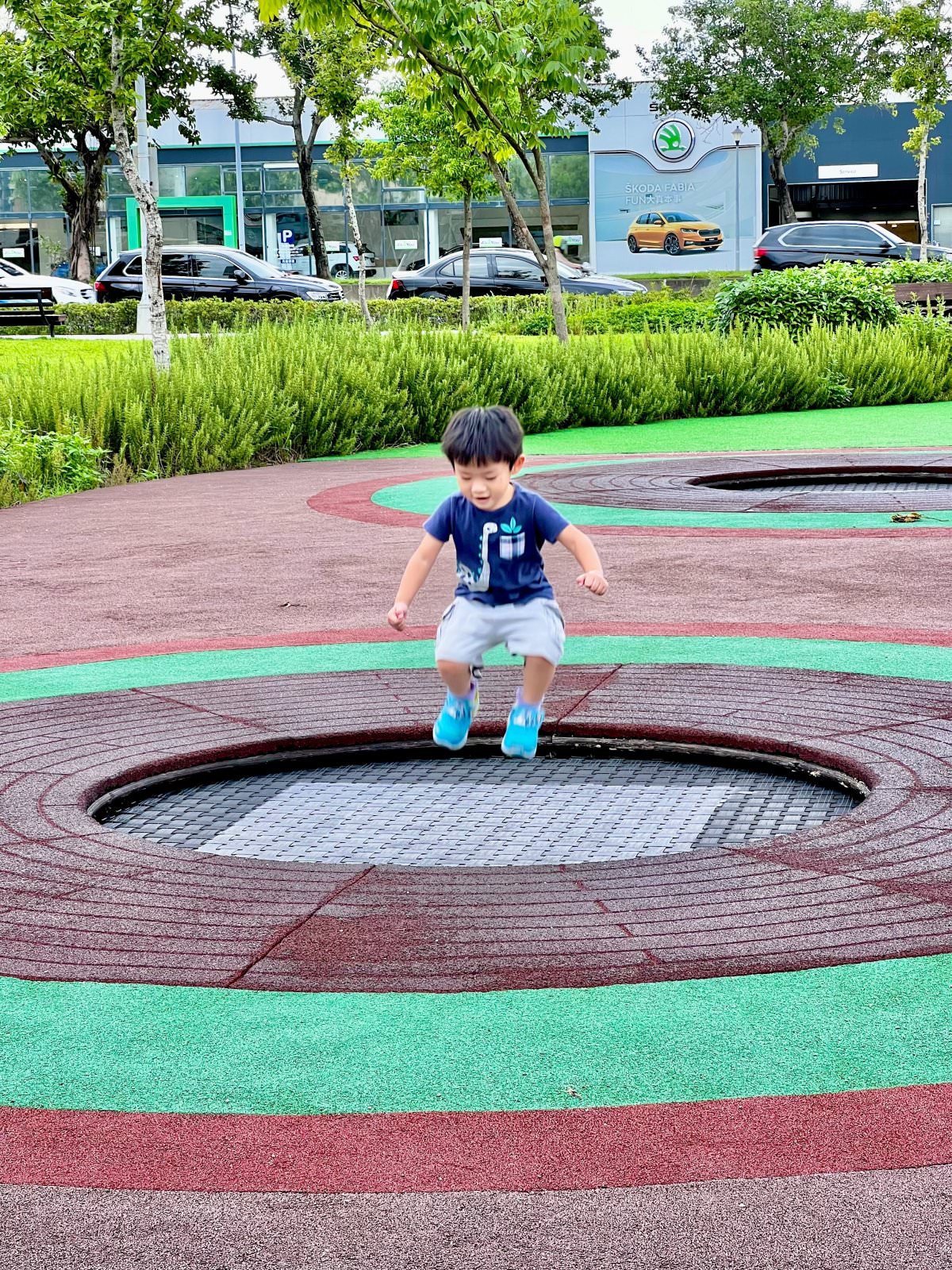 台北|北投福星公園 火山侏儸紀恐龍公園造型 場地大遊具多放電超好玩。 - 第12張圖 台北|北投福星公園 火山侏儸紀恐龍公園造型 場地大遊具多放電超好玩。