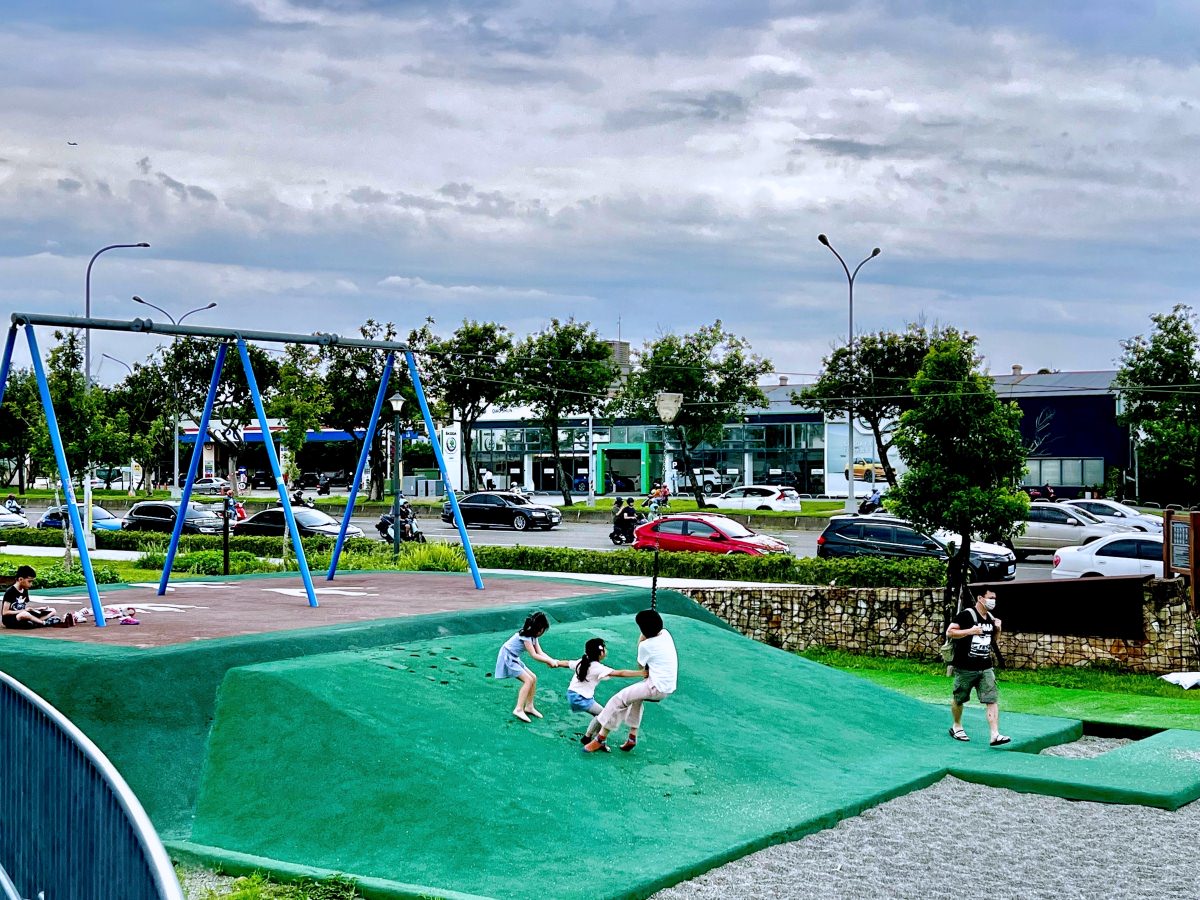 台北|北投福星公園 火山侏儸紀恐龍公園造型 場地大遊具多放電超好玩。 - 第17張圖 台北|北投福星公園 火山侏儸紀恐龍公園造型 場地大遊具多放電超好玩。