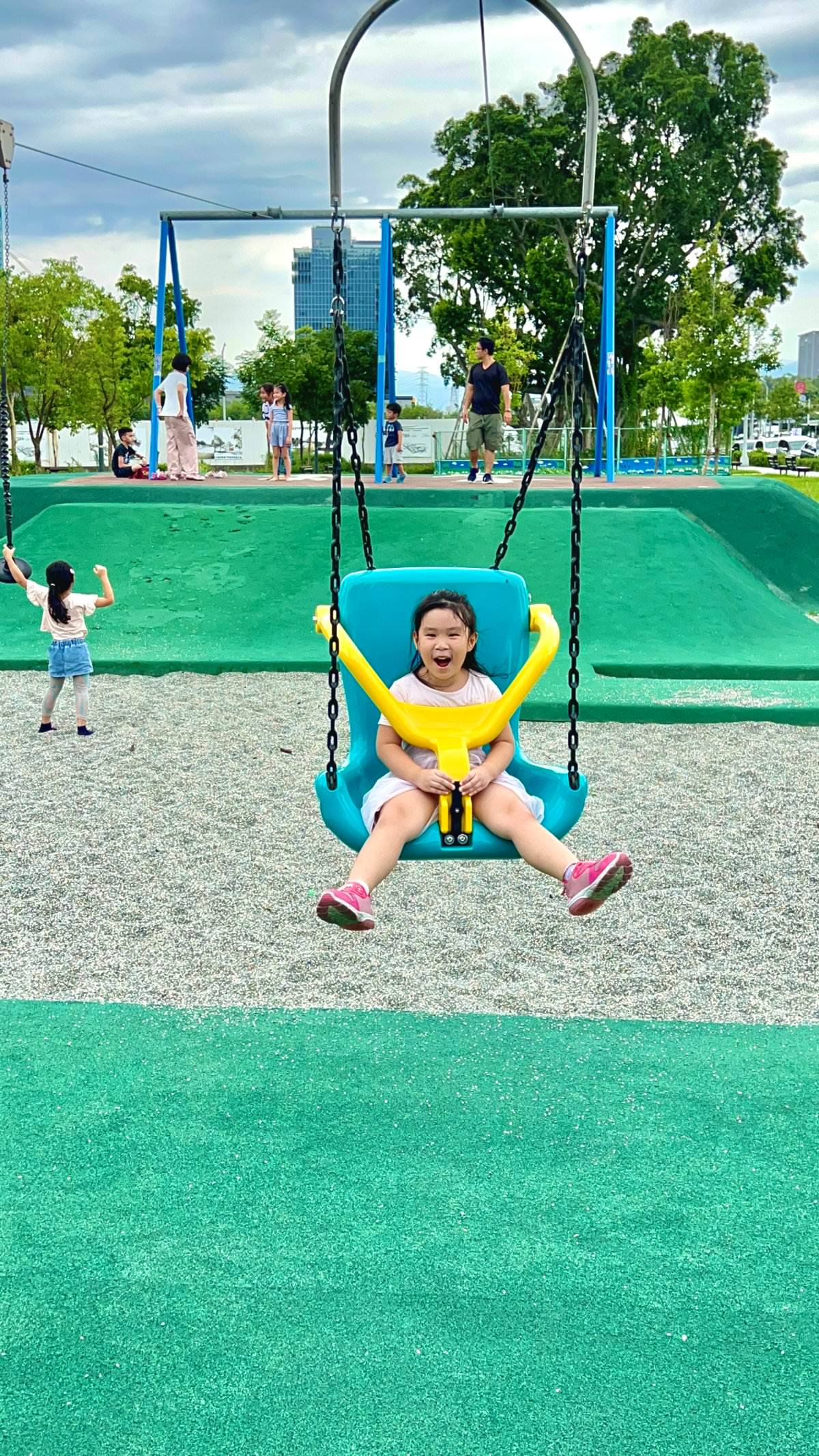 台北|北投福星公園 火山侏儸紀恐龍公園造型 場地大遊具多放電超好玩。 - 第18張圖 台北|北投福星公園 火山侏儸紀恐龍公園造型 場地大遊具多放電超好玩。