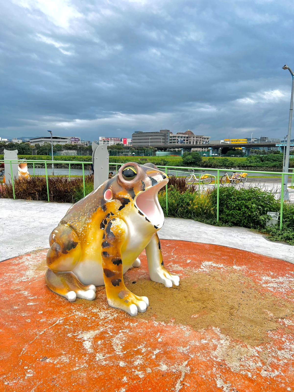 台北親子景點|蛙仔坑生態遊戲場(青蛙公園) 周末親子遊好去處 還可以騎腳踏車看飛機! - 第16張圖 台北親子景點|蛙仔坑生態遊戲場(青蛙公園) 周末親子遊好去處 還可以騎腳踏車看飛機!