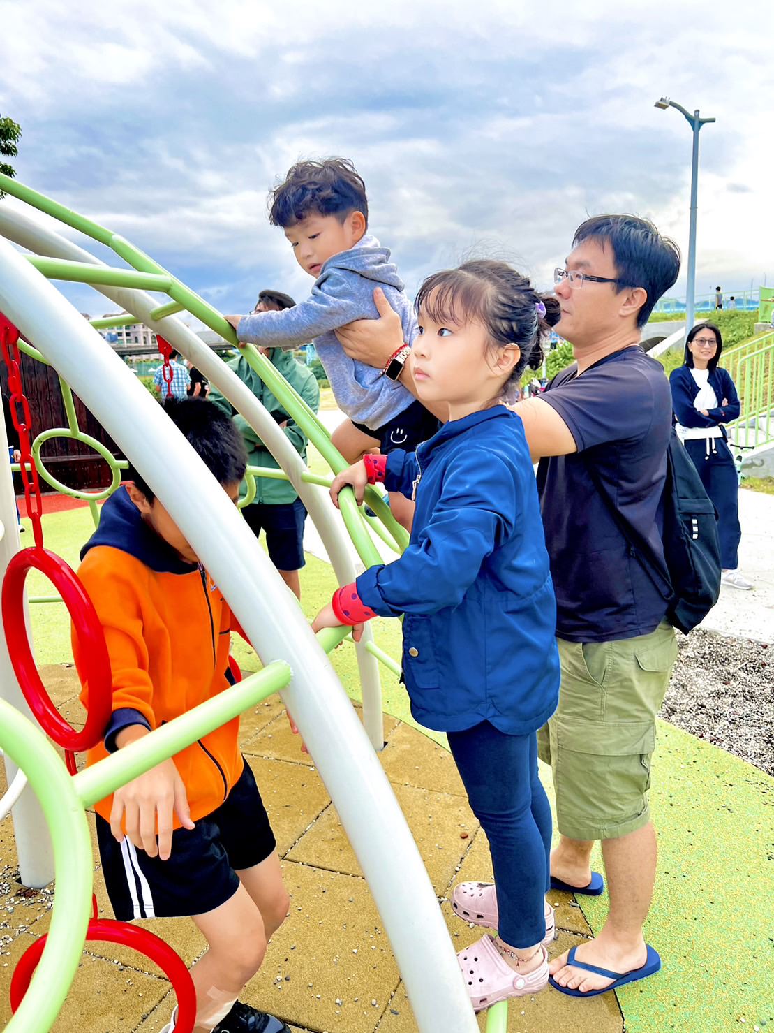 台北親子景點|蛙仔坑生態遊戲場(青蛙公園) 周末親子遊好去處 還可以騎腳踏車看飛機! - 第9張圖 台北親子景點|蛙仔坑生態遊戲場(青蛙公園) 周末親子遊好去處 還可以騎腳踏車看飛機!