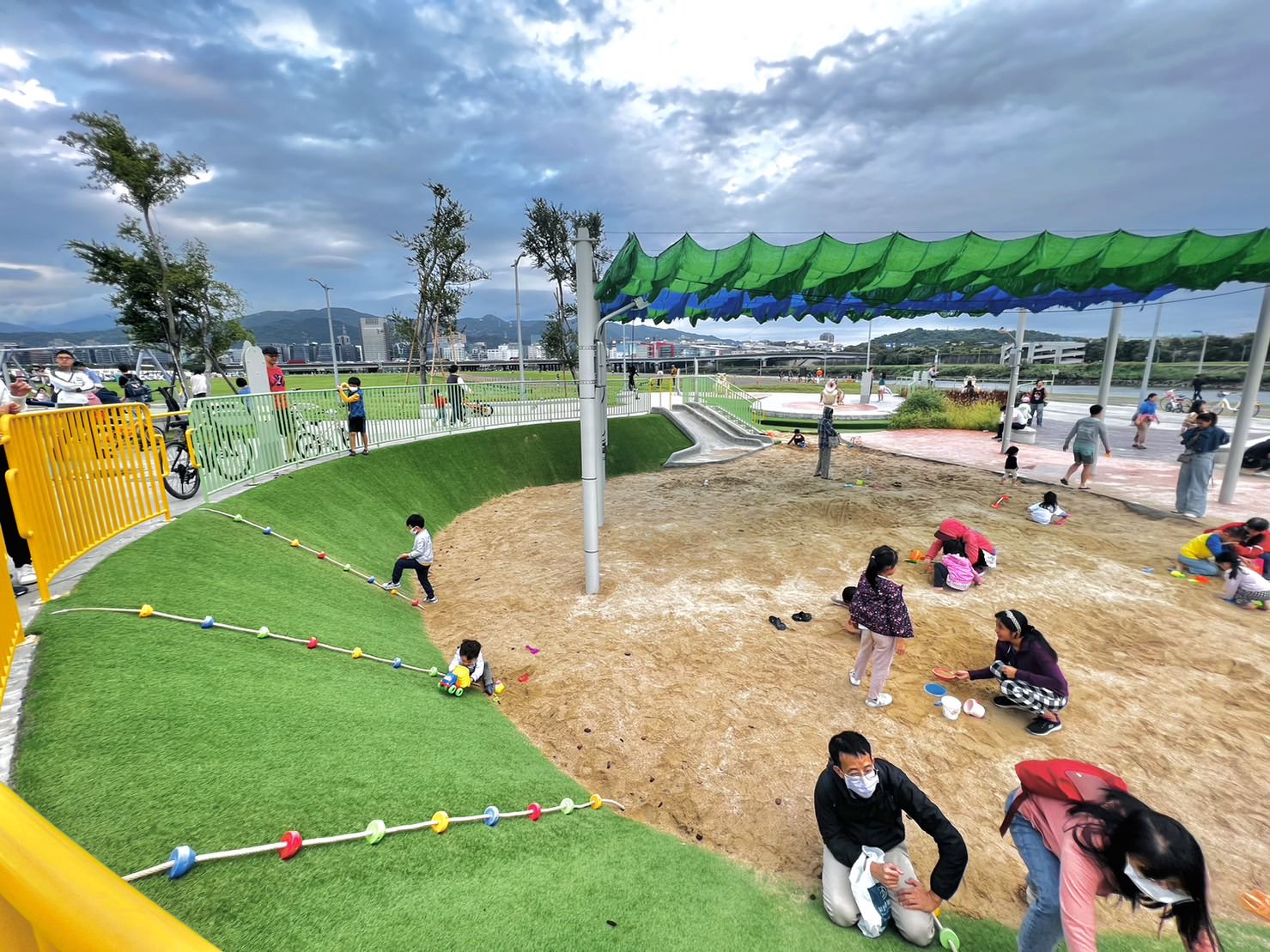 台北親子景點|蛙仔坑生態遊戲場(青蛙公園) 周末親子遊好去處 還可以騎腳踏車看飛機! - 第12張圖 台北親子景點|蛙仔坑生態遊戲場(青蛙公園) 周末親子遊好去處 還可以騎腳踏車看飛機!