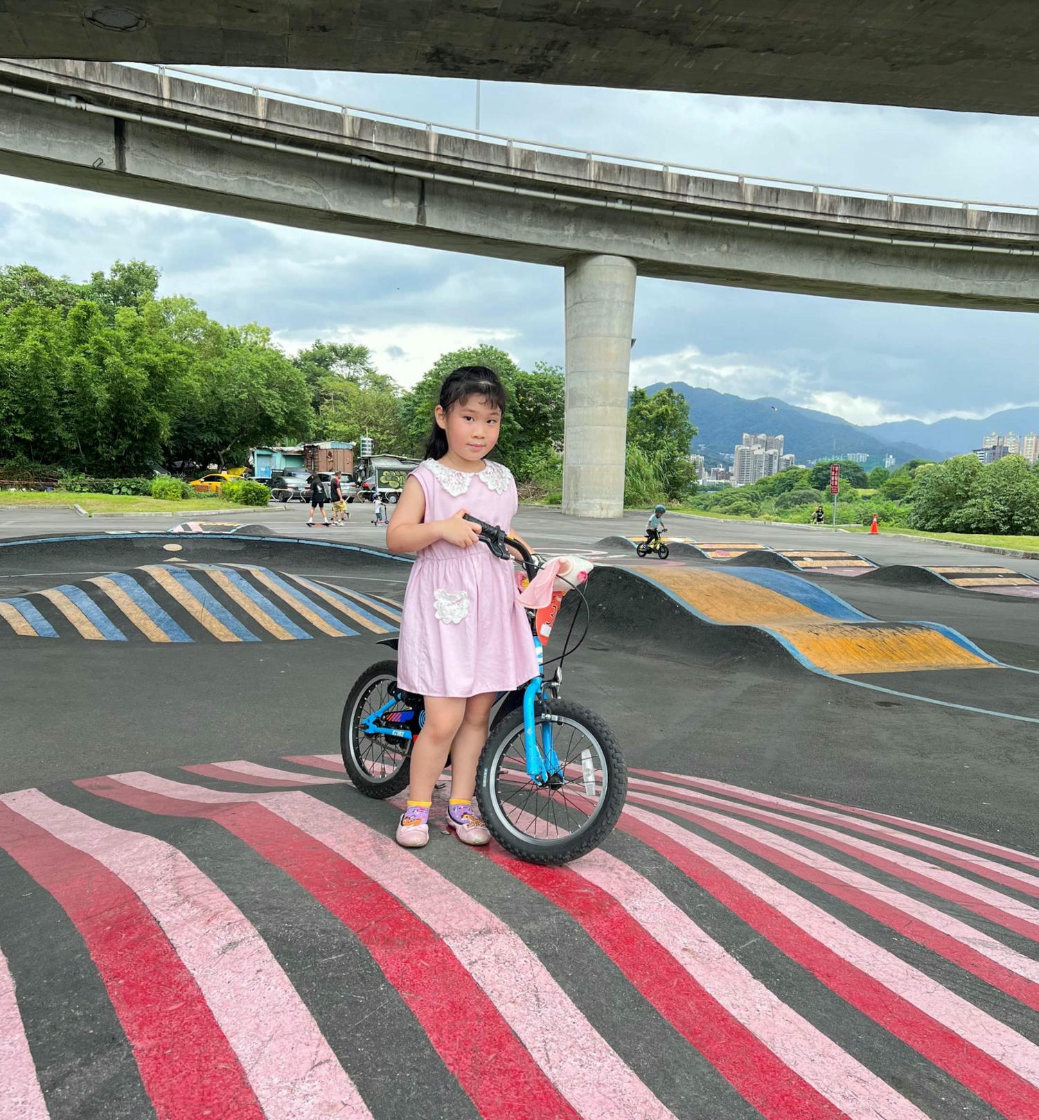 新北親子景點|新店小碧潭微樂山丘自行車躍動場 享受自行越野車的樂趣! - 第17張圖 新北親子景點|新店小碧潭微樂山丘自行車躍動場 享受自行越野車的樂趣!
