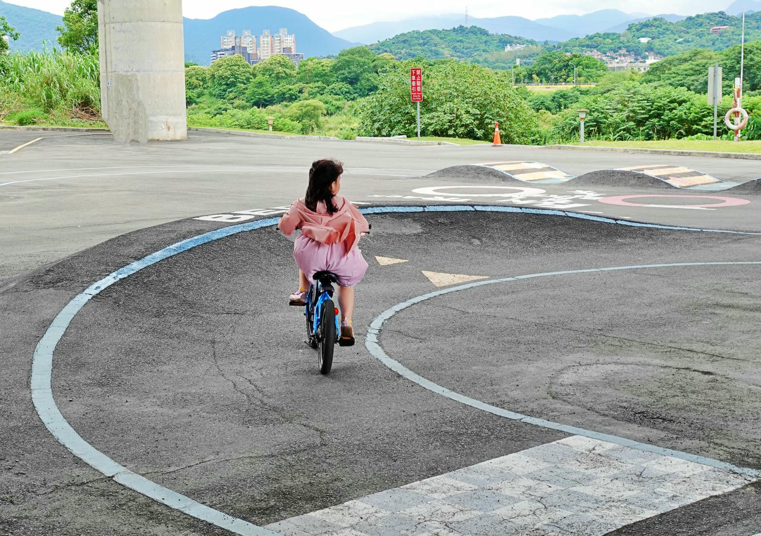 新北親子景點|新店小碧潭微樂山丘自行車躍動場 享受自行越野車的樂趣! - 第12張圖 新北親子景點|新店小碧潭微樂山丘自行車躍動場 享受自行越野車的樂趣!
