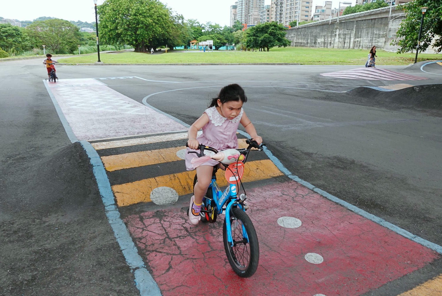新北親子景點|新店小碧潭微樂山丘自行車躍動場 享受自行越野車的樂趣! - 第9張圖 新北親子景點|新店小碧潭微樂山丘自行車躍動場 享受自行越野車的樂趣!