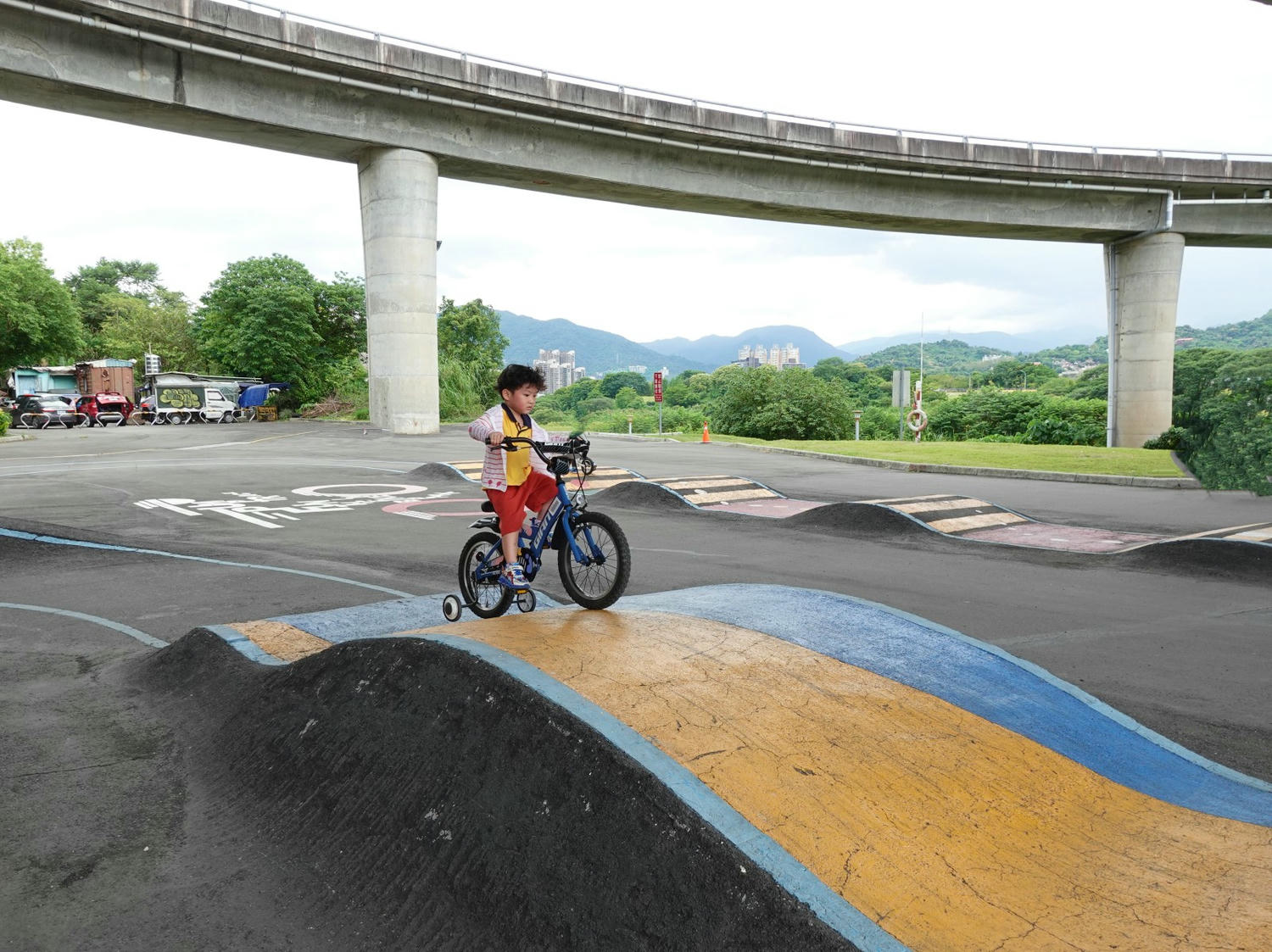 新北親子景點|新店小碧潭微樂山丘自行車躍動場 享受自行越野車的樂趣! - 第13張圖 新北親子景點|新店小碧潭微樂山丘自行車躍動場 享受自行越野車的樂趣!