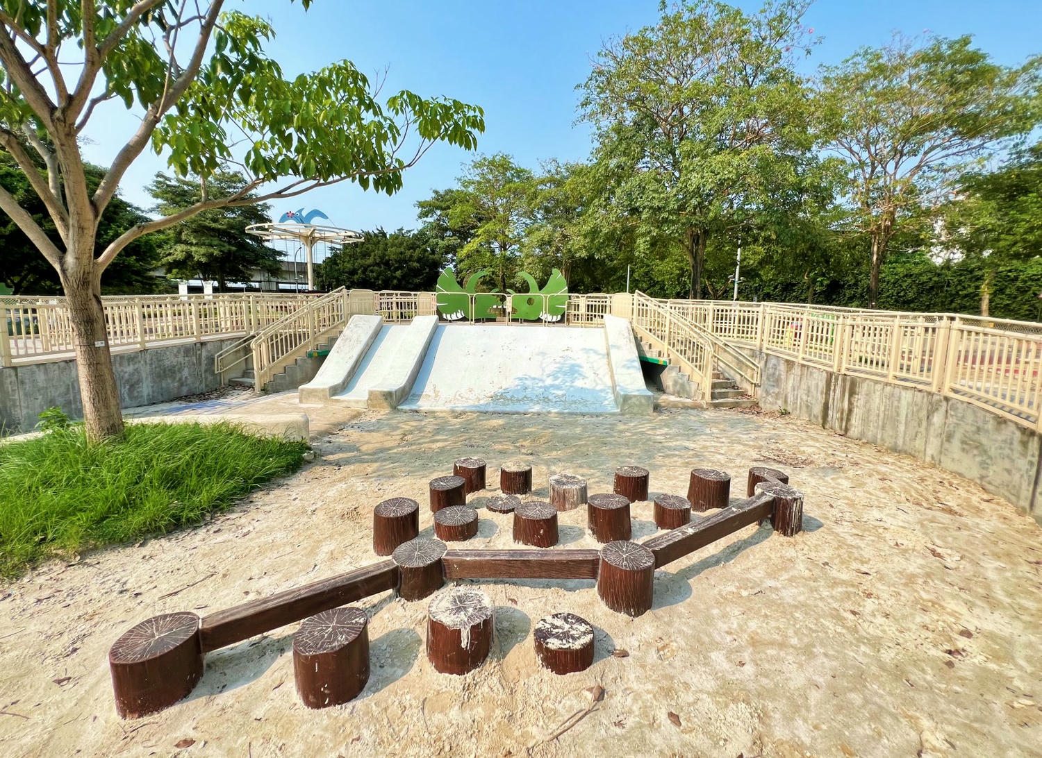 板橋親子景點|板橋浮洲藝術河濱公園 恐龍兒童遊戲場、騎自行車、免費餵小羊,一次滿足! - 第8張圖 板橋親子景點|板橋浮洲藝術河濱公園 恐龍兒童遊戲場、騎自行車、免費餵小羊,一次滿足!