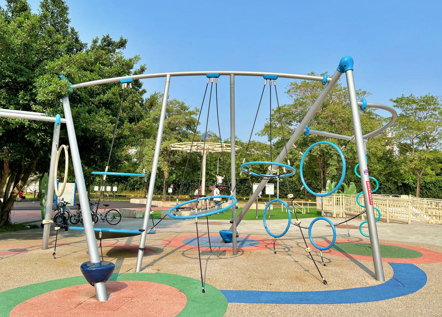 板橋親子景點|板橋浮洲藝術河濱公園 恐龍兒童遊戲場、騎自行車、免費餵小羊,一次滿足! - 第18張圖 板橋親子景點|板橋浮洲藝術河濱公園 恐龍兒童遊戲場、騎自行車、免費餵小羊,一次滿足!