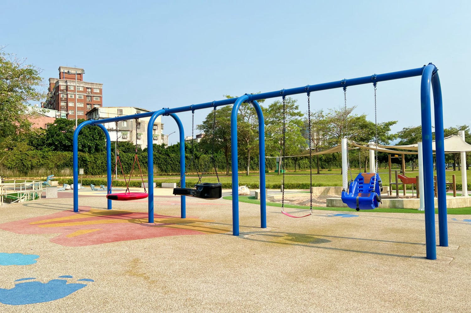 板橋親子景點|板橋浮洲藝術河濱公園 恐龍兒童遊戲場、騎自行車、免費餵小羊,一次滿足! - 第21張圖 板橋親子景點|板橋浮洲藝術河濱公園 恐龍兒童遊戲場、騎自行車、免費餵小羊,一次滿足!