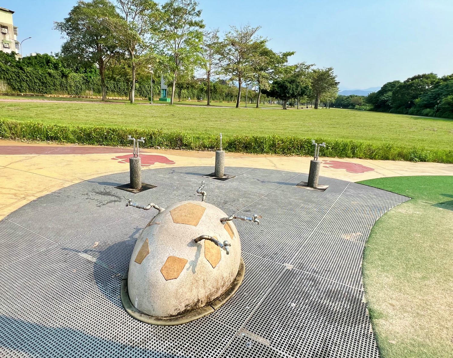 板橋親子景點|板橋浮洲藝術河濱公園 恐龍兒童遊戲場、騎自行車、免費餵小羊,一次滿足! - 第17張圖 板橋親子景點|板橋浮洲藝術河濱公園 恐龍兒童遊戲場、騎自行車、免費餵小羊,一次滿足!