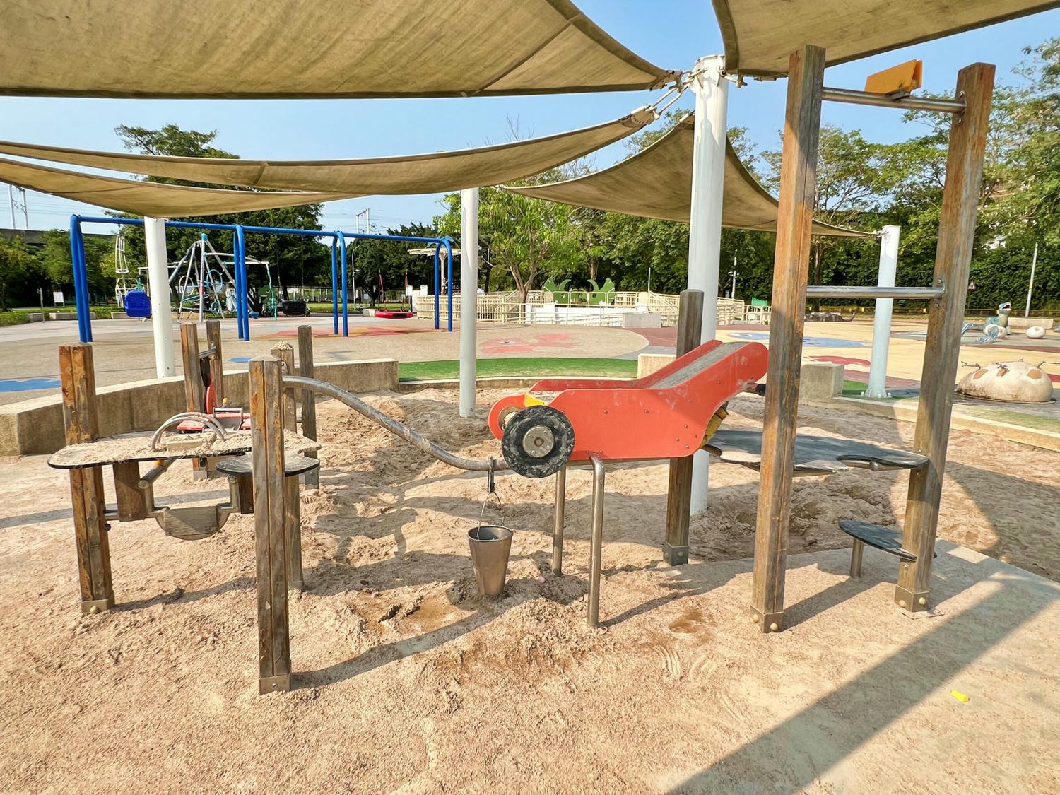板橋親子景點|板橋浮洲藝術河濱公園 恐龍兒童遊戲場、騎自行車、免費餵小羊,一次滿足! - 第16張圖 板橋親子景點|板橋浮洲藝術河濱公園 恐龍兒童遊戲場、騎自行車、免費餵小羊,一次滿足!