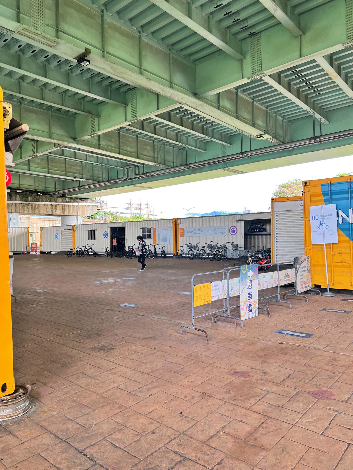 板橋親子景點|板橋浮洲藝術河濱公園 恐龍兒童遊戲場、騎自行車、免費餵小羊,一次滿足! - 第3張圖 板橋親子景點|板橋浮洲藝術河濱公園 恐龍兒童遊戲場、騎自行車、免費餵小羊,一次滿足!