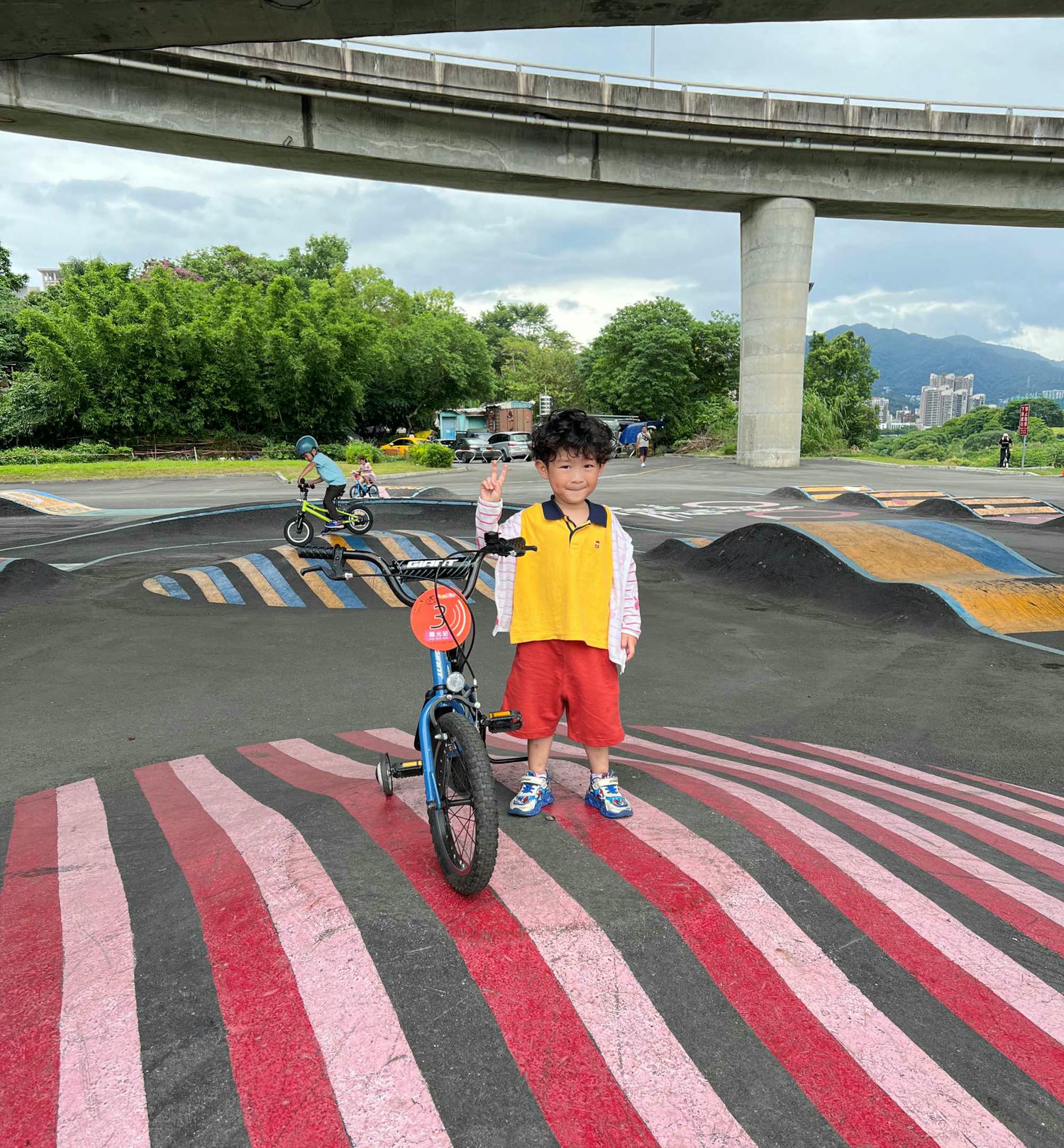 新北親子景點|新店小碧潭微樂山丘自行車躍動場 享受自行越野車的樂趣! - 第18張圖 新北親子景點|新店小碧潭微樂山丘自行車躍動場 享受自行越野車的樂趣!
