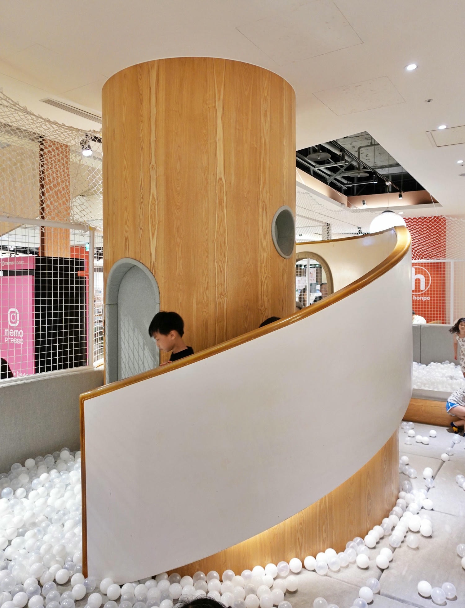 新北親子餐廳|童鍋秀泰樹林店 北歐風親子火鍋店!溜滑梯球池遊戲室 - 第10張圖 新北親子餐廳|童鍋秀泰樹林店 北歐風親子火鍋店!溜滑梯球池遊戲室