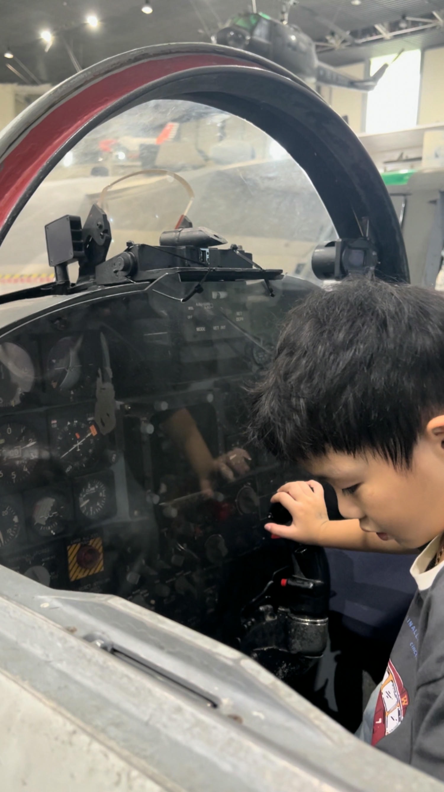 高雄岡山景點推薦|航空教育展示館 全亞洲唯一懸吊飛機的博物館,軍事迷、航空迷不能錯過! - 第38張圖 高雄岡山景點推薦|航空教育展示館 全亞洲唯一懸吊飛機的博物館,軍事迷、航空迷不能錯過!