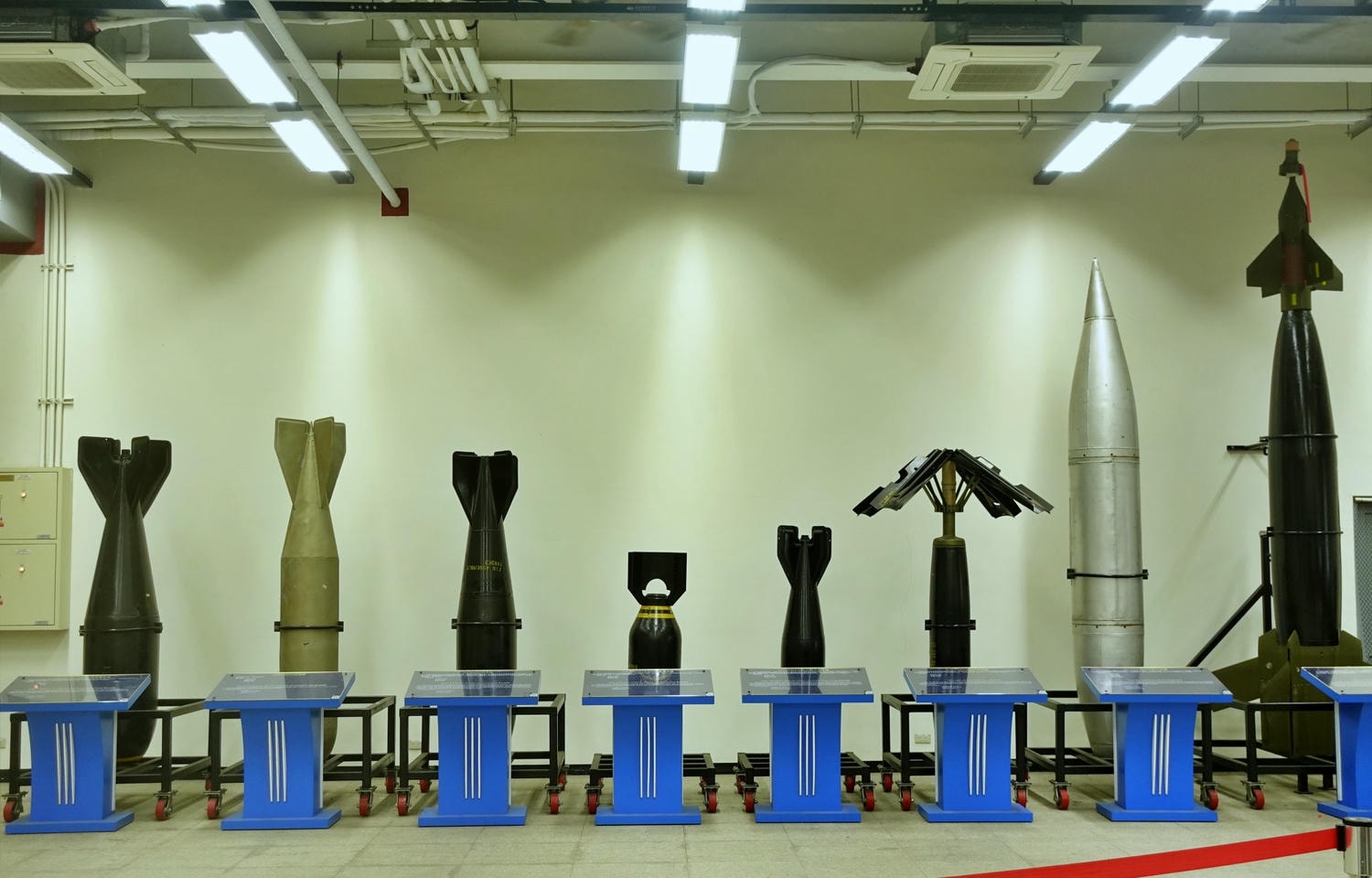 高雄岡山景點推薦|航空教育展示館 全亞洲唯一懸吊飛機的博物館,軍事迷、航空迷不能錯過! - 第17張圖 高雄岡山景點推薦|航空教育展示館 全亞洲唯一懸吊飛機的博物館,軍事迷、航空迷不能錯過!