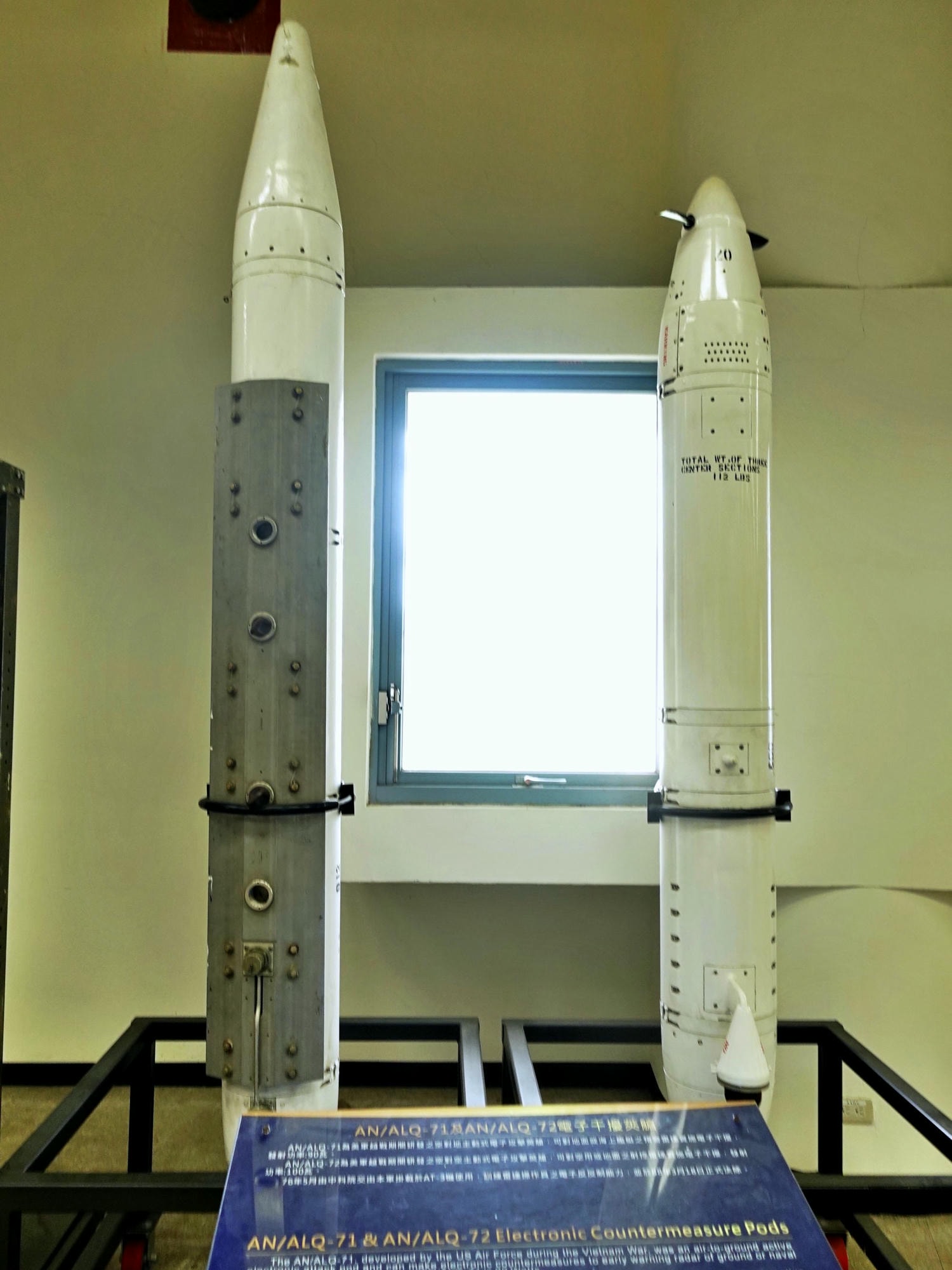 高雄岡山景點推薦|航空教育展示館 全亞洲唯一懸吊飛機的博物館,軍事迷、航空迷不能錯過! - 第19張圖 高雄岡山景點推薦|航空教育展示館 全亞洲唯一懸吊飛機的博物館,軍事迷、航空迷不能錯過!