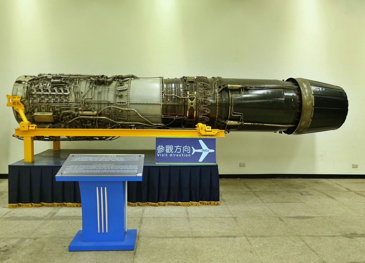 高雄岡山景點推薦|航空教育展示館 全亞洲唯一懸吊飛機的博物館,軍事迷、航空迷不能錯過! - 第22張圖 高雄岡山景點推薦|航空教育展示館 全亞洲唯一懸吊飛機的博物館,軍事迷、航空迷不能錯過!