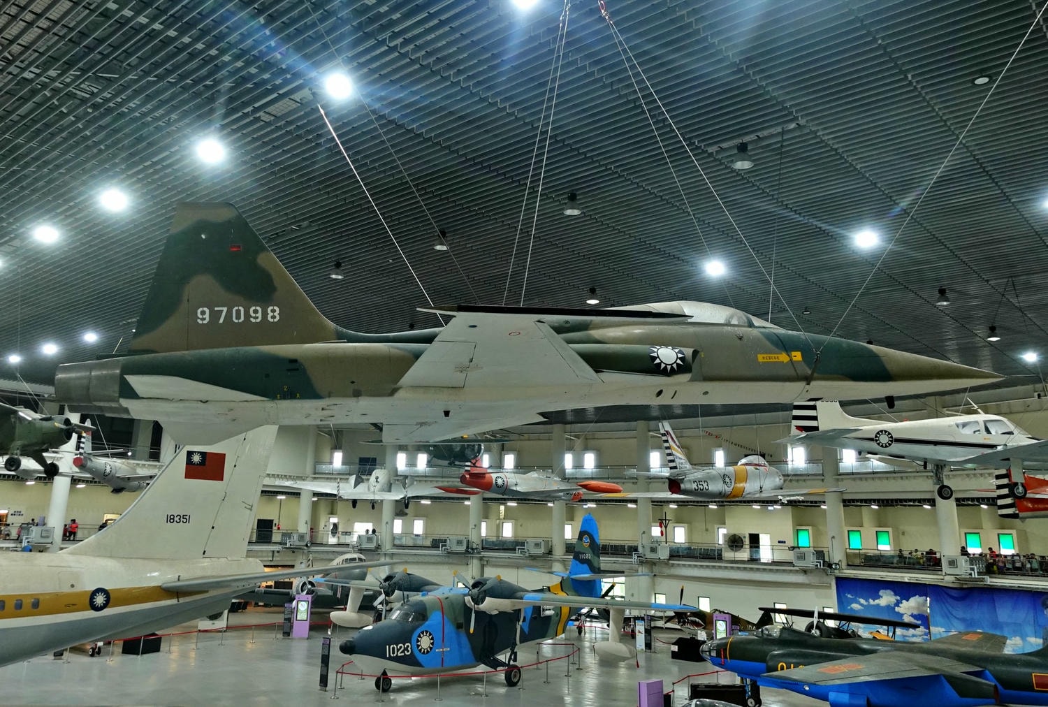 高雄岡山景點推薦|航空教育展示館 全亞洲唯一懸吊飛機的博物館,軍事迷、航空迷不能錯過! - 第11張圖 高雄岡山景點推薦|航空教育展示館 全亞洲唯一懸吊飛機的博物館,軍事迷、航空迷不能錯過!