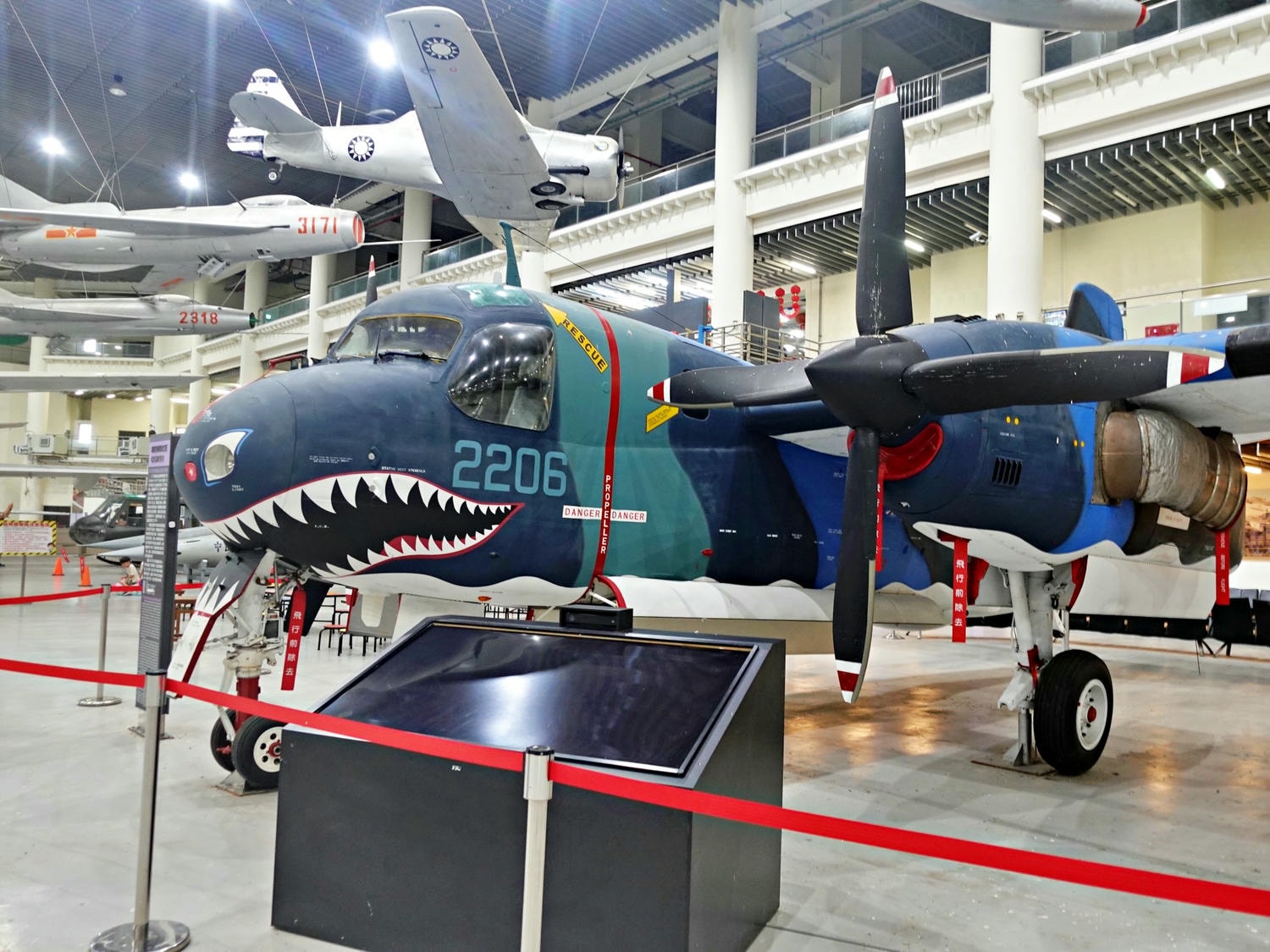 高雄岡山景點推薦|航空教育展示館 全亞洲唯一懸吊飛機的博物館,軍事迷、航空迷不能錯過! - 第43張圖 高雄岡山景點推薦|航空教育展示館 全亞洲唯一懸吊飛機的博物館,軍事迷、航空迷不能錯過!