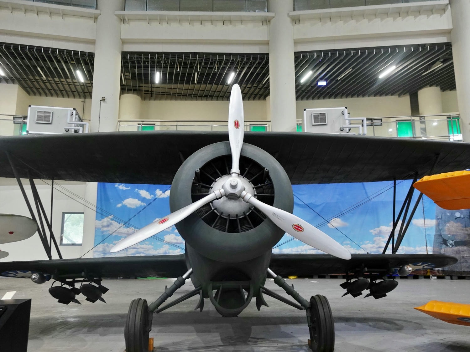 高雄岡山景點推薦|航空教育展示館 全亞洲唯一懸吊飛機的博物館,軍事迷、航空迷不能錯過! - 第42張圖 高雄岡山景點推薦|航空教育展示館 全亞洲唯一懸吊飛機的博物館,軍事迷、航空迷不能錯過!