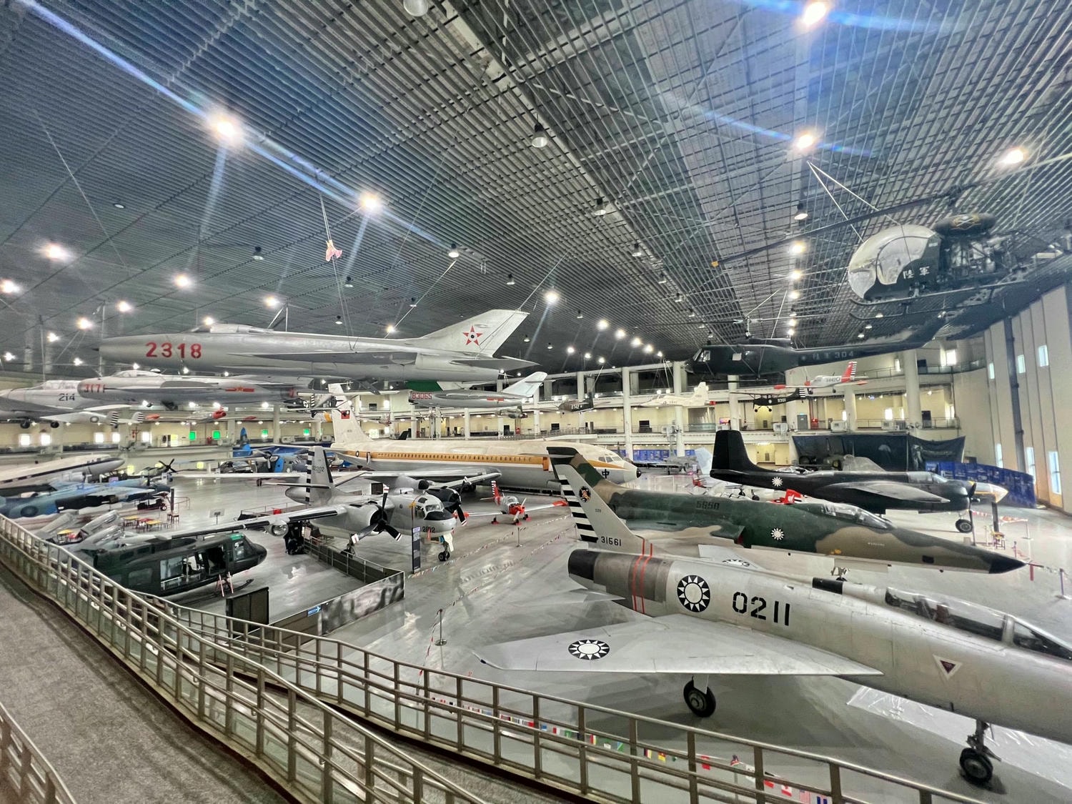 高雄岡山景點推薦|航空教育展示館 全亞洲唯一懸吊飛機的博物館,軍事迷、航空迷不能錯過! - 第7張圖 高雄岡山景點推薦|航空教育展示館 全亞洲唯一懸吊飛機的博物館,軍事迷、航空迷不能錯過!