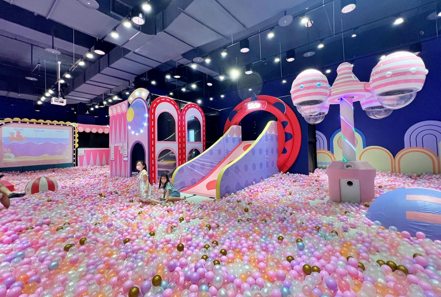 新北室內親子景點推薦|建築樂園HIGH5 – 中和環球館 250坪大空間玩一整天都不膩! - 第9張圖 新北室內親子景點推薦|建築樂園HIGH5 – 中和環球館 250坪大空間玩一整天都不膩!