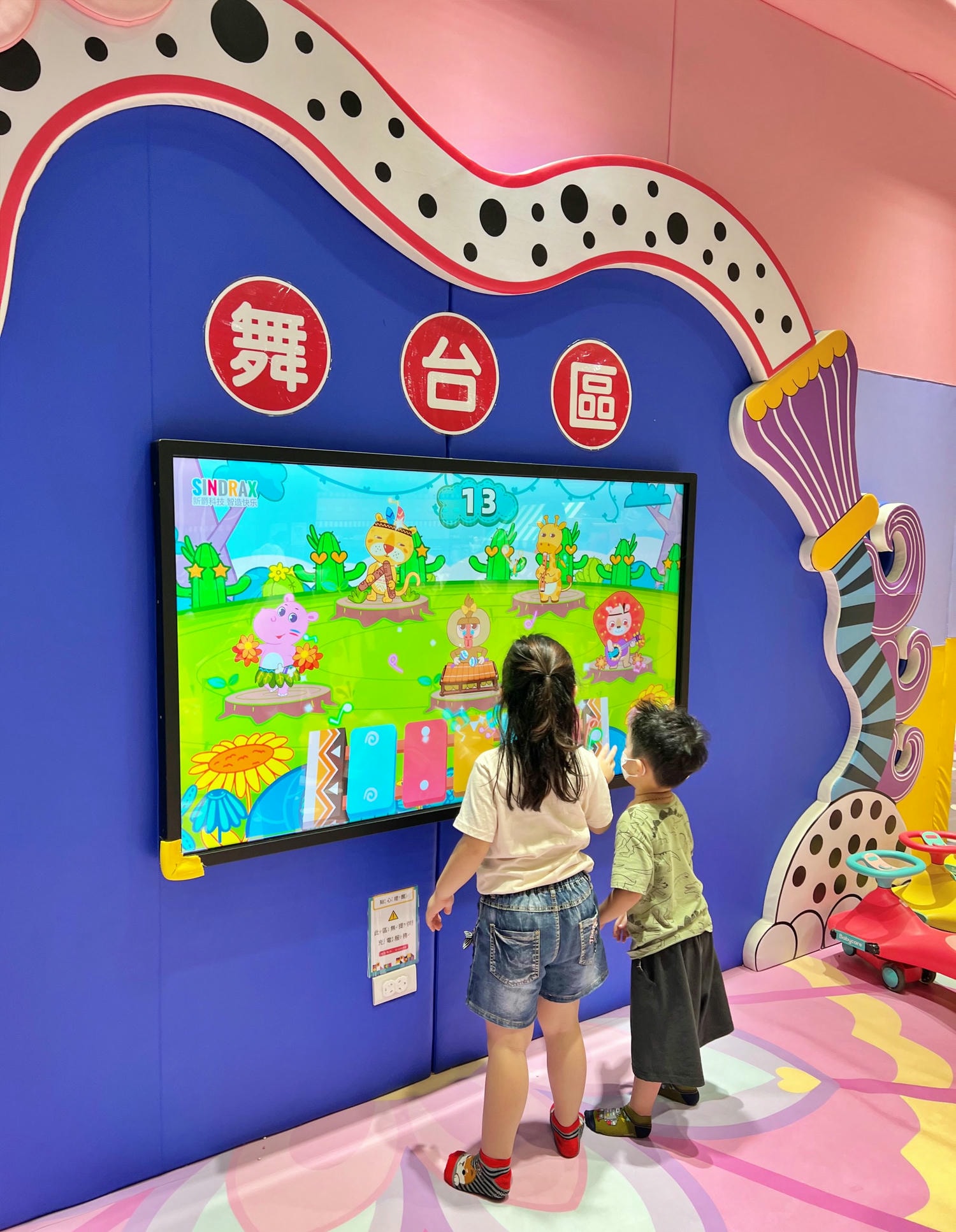 新北室內親子景點推薦|建築樂園HIGH5 – 中和環球館 250坪大空間玩一整天都不膩! - 第24張圖 新北室內親子景點推薦|建築樂園HIGH5 – 中和環球館 250坪大空間玩一整天都不膩!
