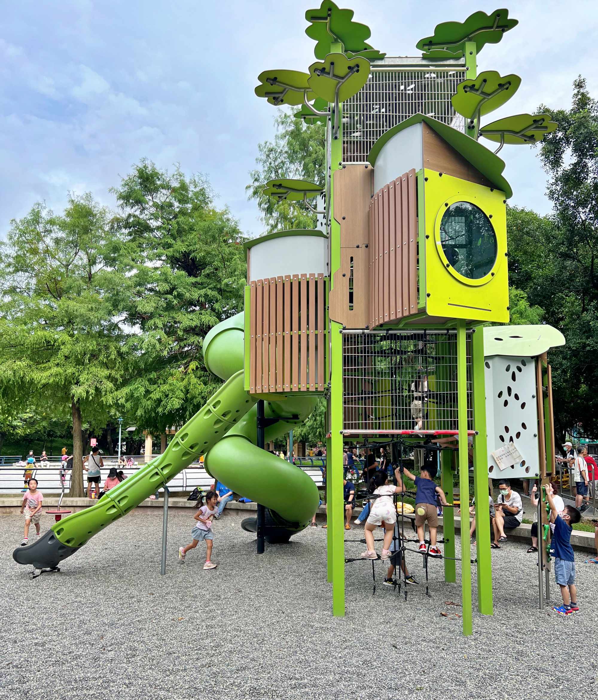 新北親子公園|中和八二三紀念公園(四號公園) 兩座共融公園讓你一次玩個夠! - 第3張圖 新北親子公園|中和八二三紀念公園(四號公園) 兩座共融公園讓你一次玩個夠!