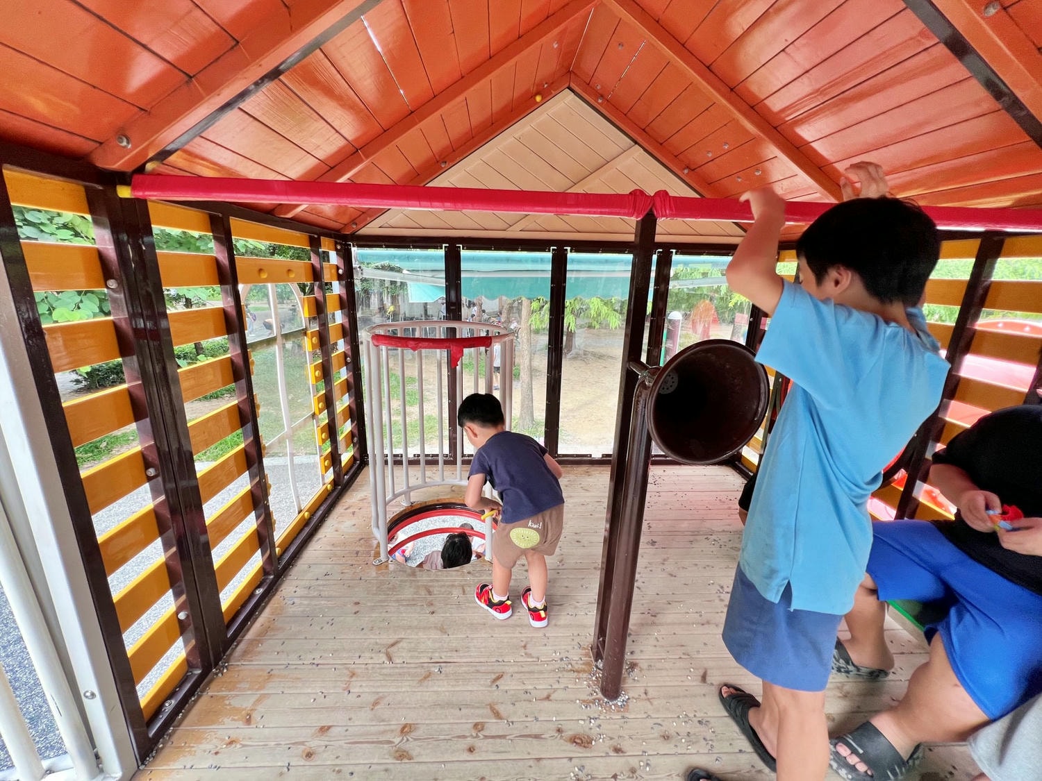 新北親子公園|中和八二三紀念公園(四號公園) 兩座共融公園讓你一次玩個夠! - 第8張圖 新北親子公園|中和八二三紀念公園(四號公園) 兩座共融公園讓你一次玩個夠!