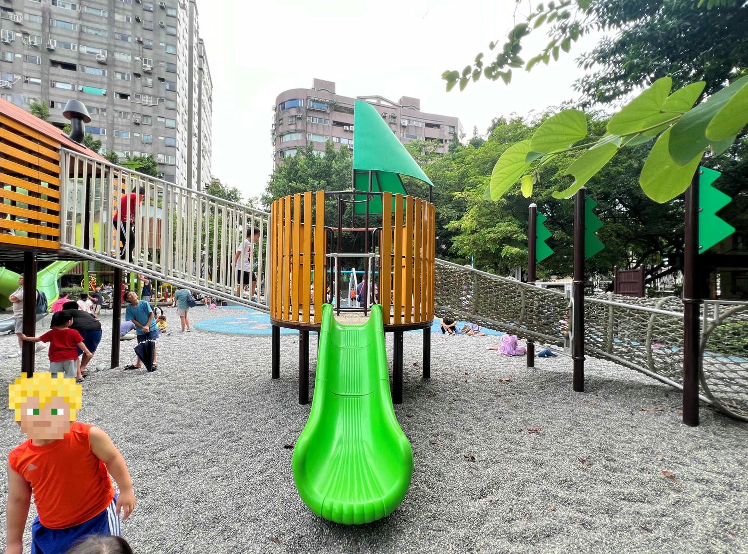 新北親子公園|中和八二三紀念公園(四號公園) 兩座共融公園讓你一次玩個夠! - 第9張圖 新北親子公園|中和八二三紀念公園(四號公園) 兩座共融公園讓你一次玩個夠!