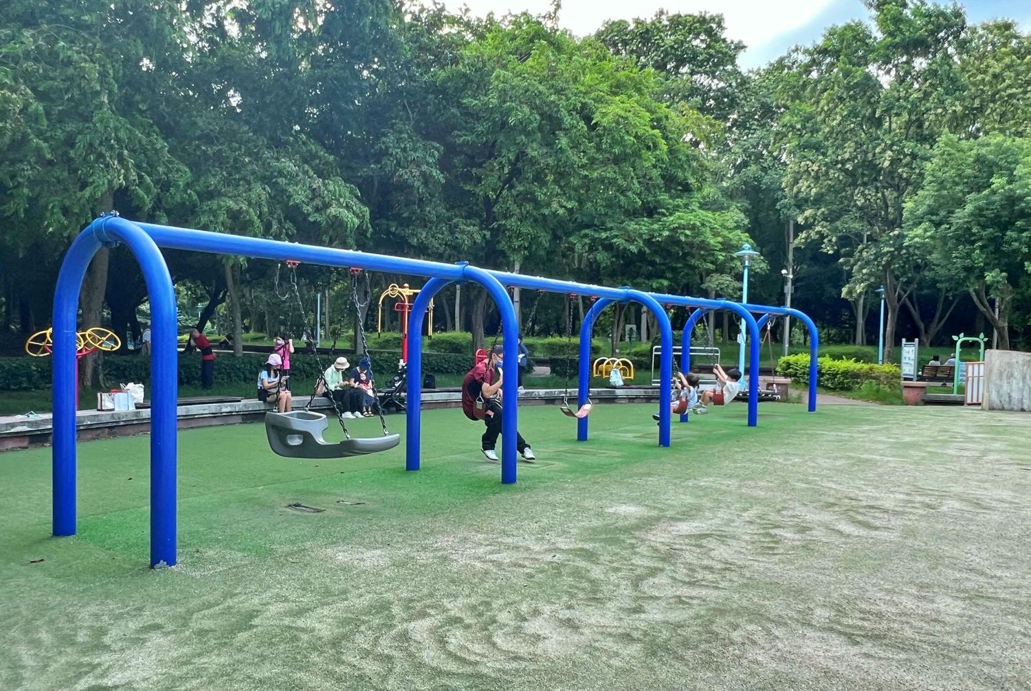 新北親子公園|中和八二三紀念公園(四號公園) 兩座共融公園讓你一次玩個夠! - 第17張圖 新北親子公園|中和八二三紀念公園(四號公園) 兩座共融公園讓你一次玩個夠!