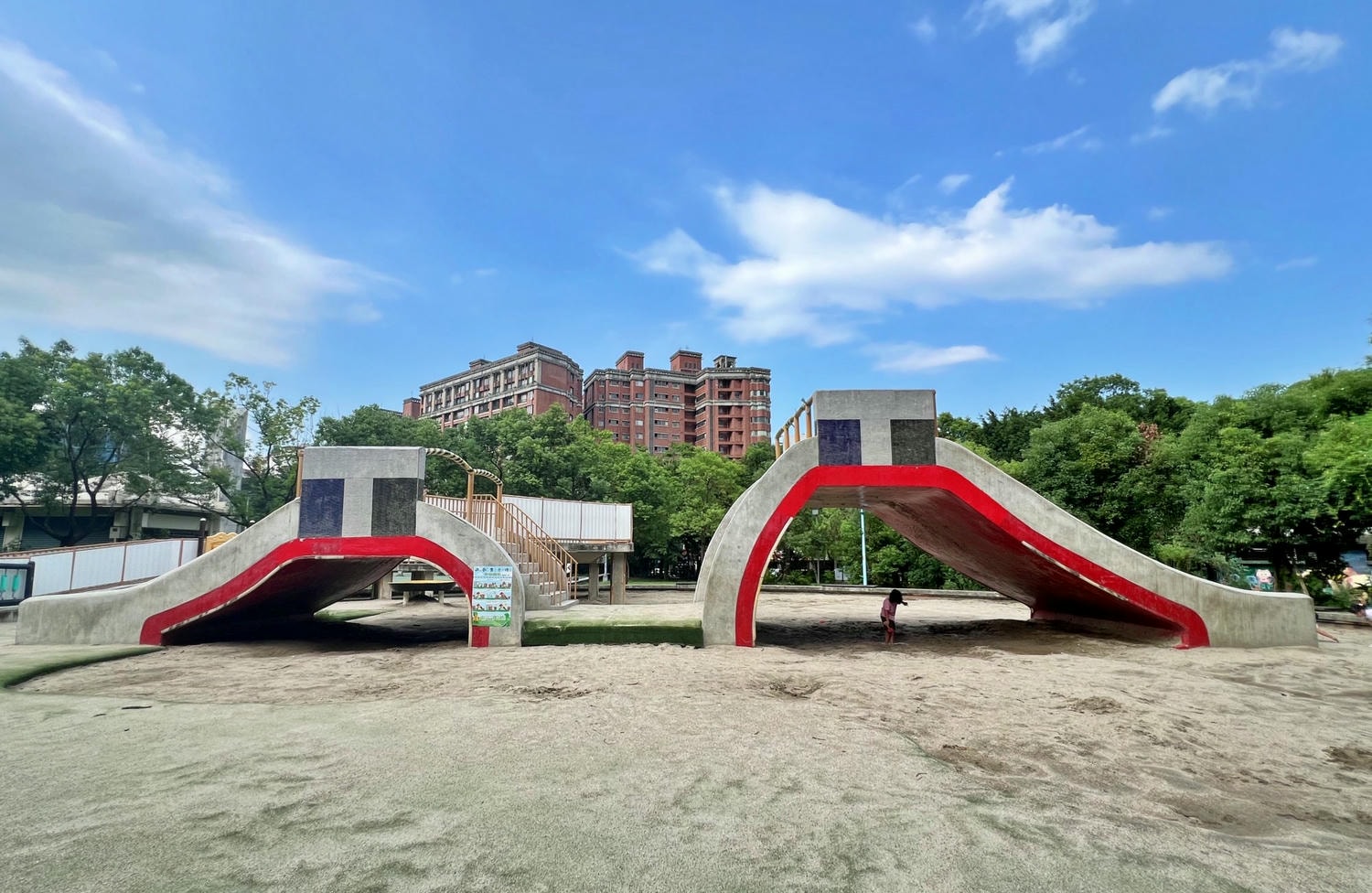 新北親子公園|中和八二三紀念公園(四號公園) 兩座共融公園讓你一次玩個夠! - 第12張圖 新北親子公園|中和八二三紀念公園(四號公園) 兩座共融公園讓你一次玩個夠!