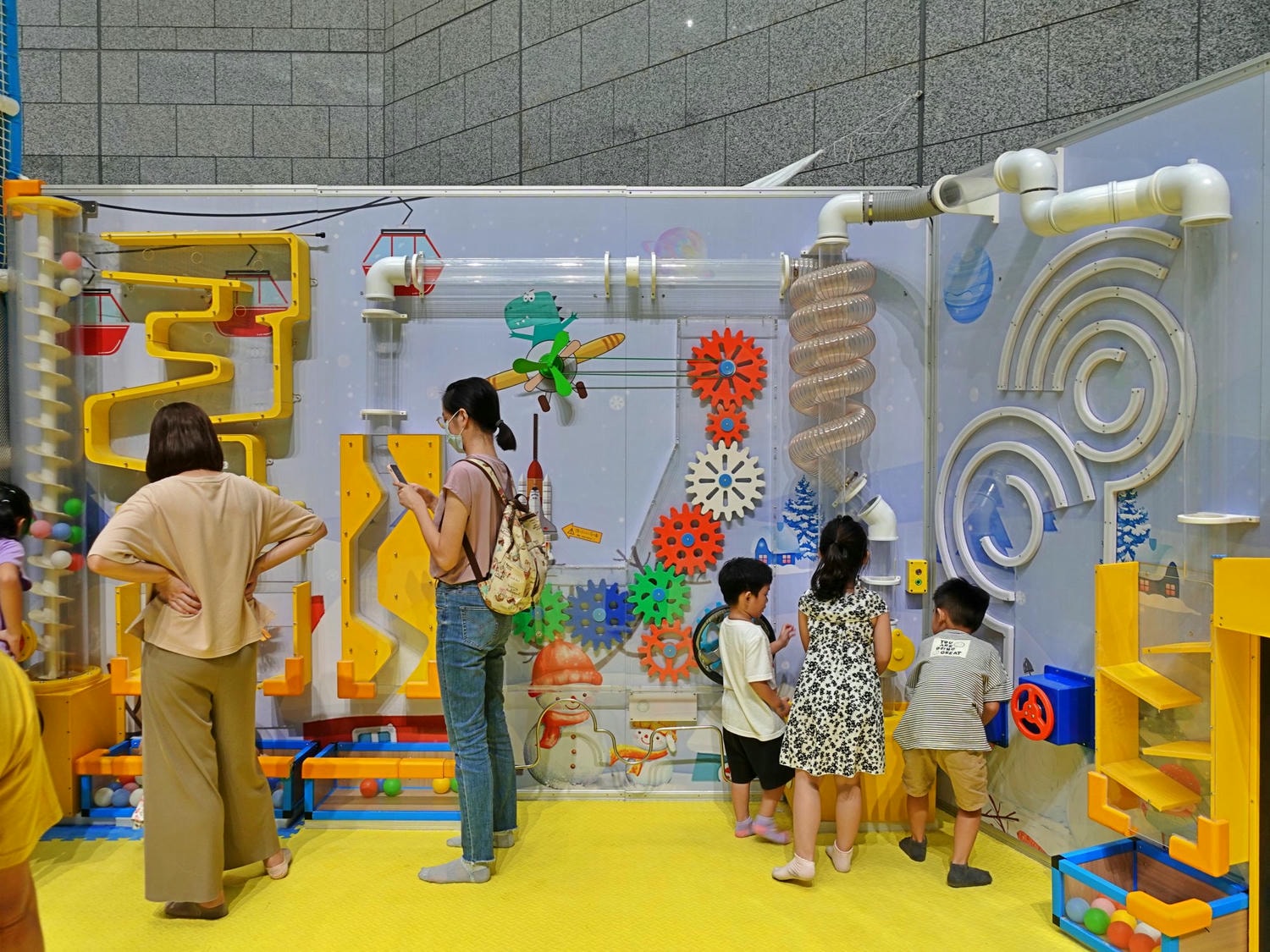 高雄|熱雪天堂探索樂園2.0 兒童滑雪樂園&三層樓高溜滑梯 - 第24張圖 高雄|熱雪天堂探索樂園2.0 兒童滑雪樂園&三層樓高溜滑梯
