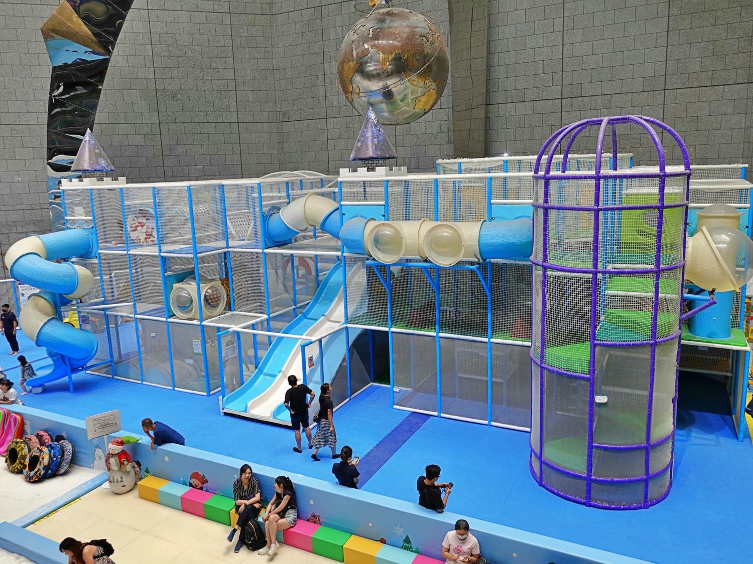 高雄|熱雪天堂探索樂園2.0 兒童滑雪樂園&三層樓高溜滑梯 - 第12張圖 高雄|熱雪天堂探索樂園2.0 兒童滑雪樂園&三層樓高溜滑梯