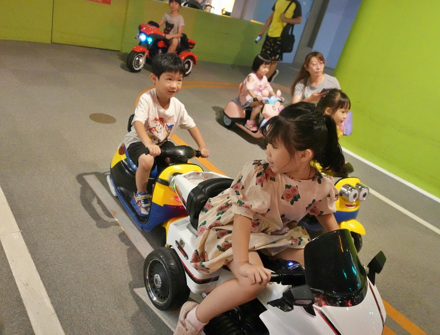 高雄科工館B1 FUN城市展示廳 兒童交通公園開車超好玩! - 第32張圖 高雄科工館B1 FUN城市展示廳 兒童交通公園開車超好玩!