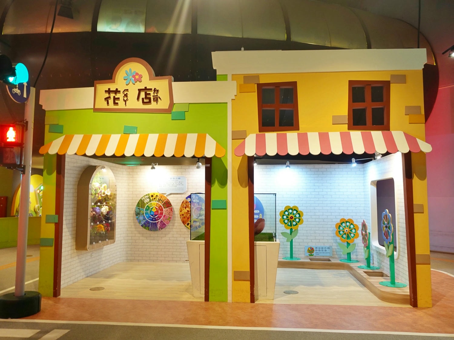 高雄科工館B1 FUN城市展示廳 兒童交通公園開車超好玩! - 第29張圖 高雄科工館B1 FUN城市展示廳 兒童交通公園開車超好玩!