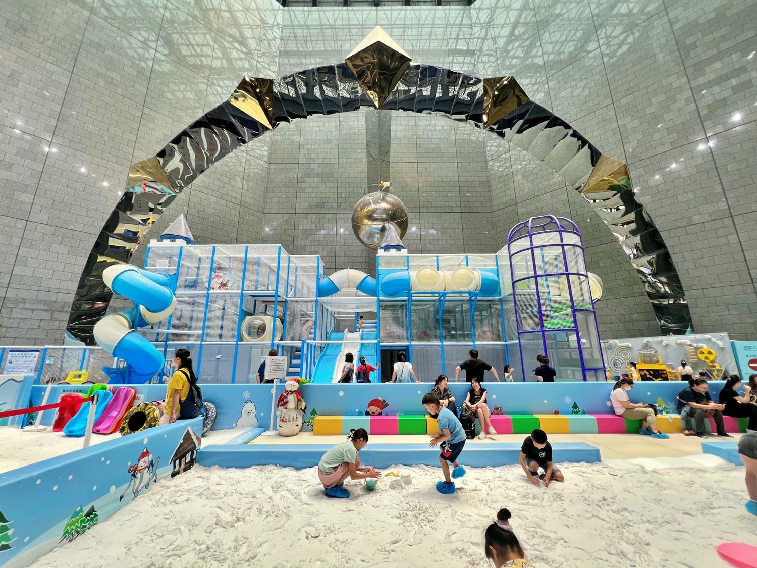 高雄|熱雪天堂探索樂園2.0 兒童滑雪樂園&三層樓高溜滑梯 - 第5張圖 高雄|熱雪天堂探索樂園2.0 兒童滑雪樂園&三層樓高溜滑梯