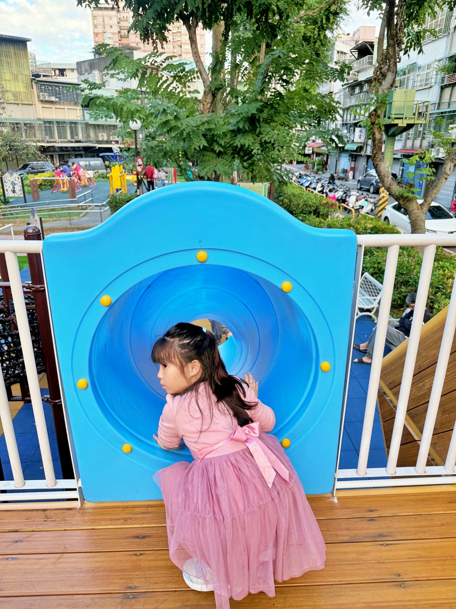 三重大永德公園|魔術方塊造型溜滑梯,還有魔術方塊可以玩喔! - 第16張圖 三重大永德公園|魔術方塊造型溜滑梯,還有魔術方塊可以玩喔!