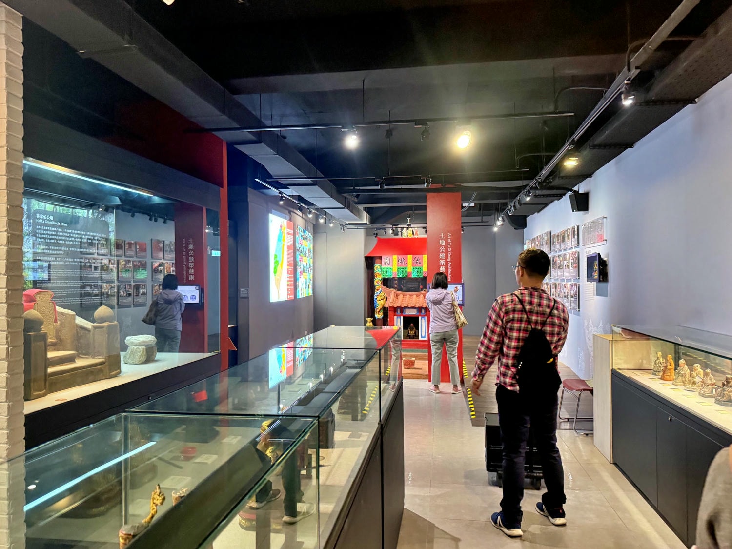桃園景點|土地公文化館 歌仔戲服/布袋戲免費體驗好停車 - 第8張圖 桃園景點|土地公文化館 歌仔戲服/布袋戲免費體驗好停車