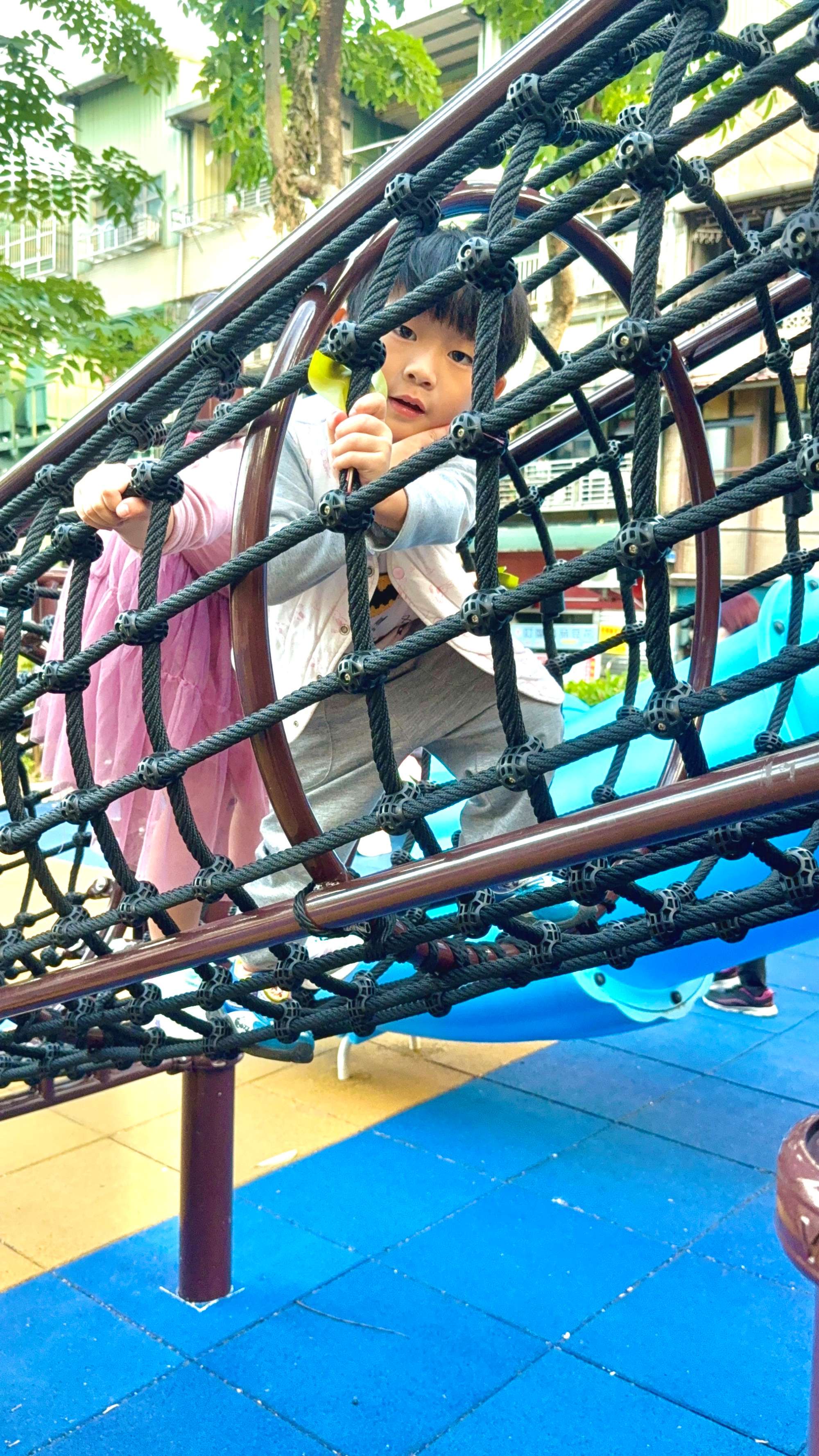 三重大永德公園|魔術方塊造型溜滑梯,還有魔術方塊可以玩喔! - 第9張圖 三重大永德公園|魔術方塊造型溜滑梯,還有魔術方塊可以玩喔!
