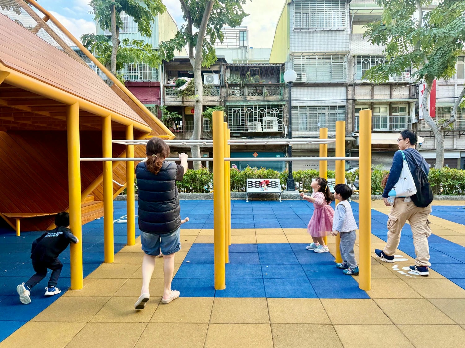 三重大永德公園|魔術方塊造型溜滑梯,還有魔術方塊可以玩喔! - 第24張圖 三重大永德公園|魔術方塊造型溜滑梯,還有魔術方塊可以玩喔!
