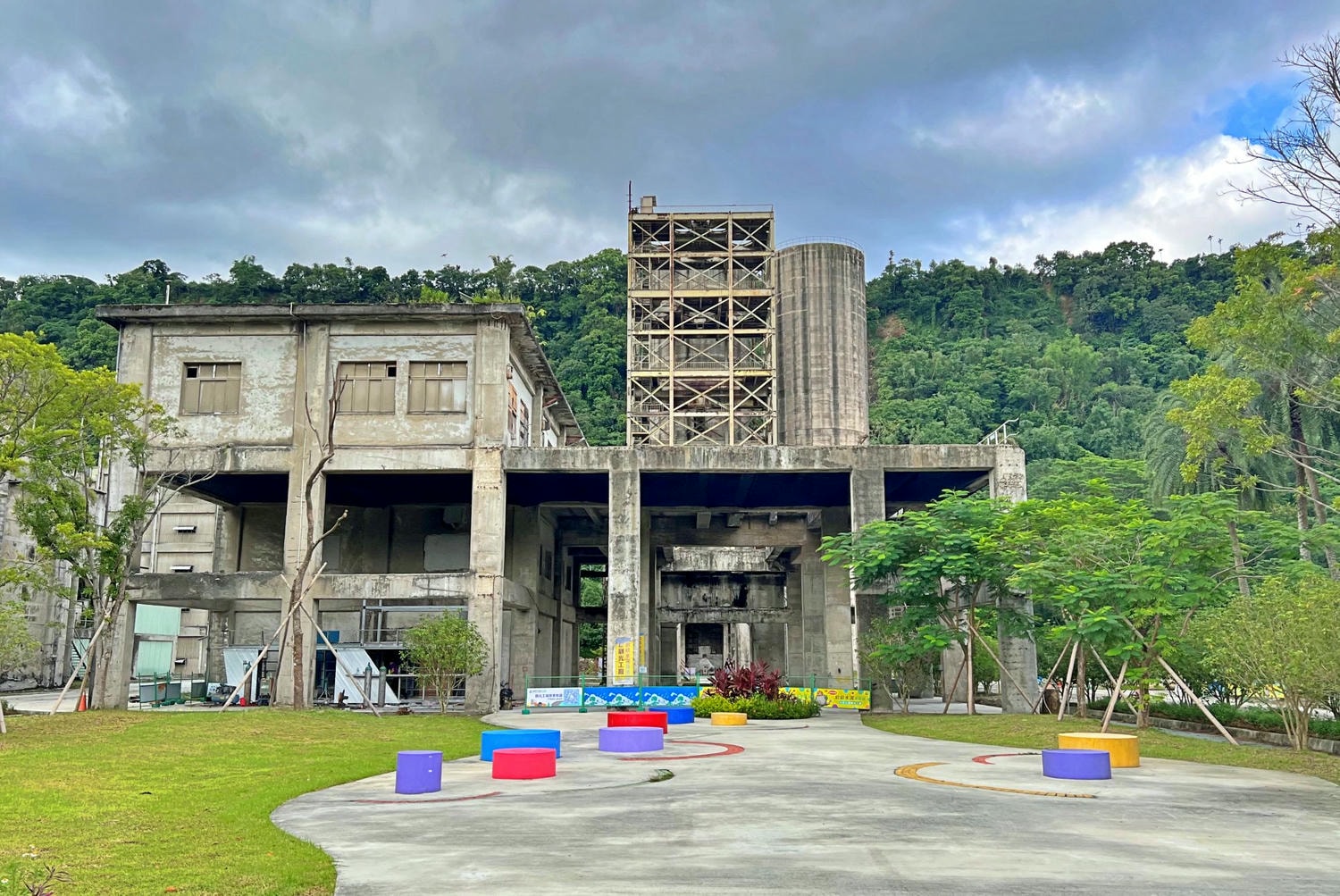 嘉義欣欣水泥森活園觀光工廠 銅板價門票/水泥方塊酥超好吃! - 第6張圖 嘉義欣欣水泥森活園觀光工廠 銅板價門票/水泥方塊酥超好吃!