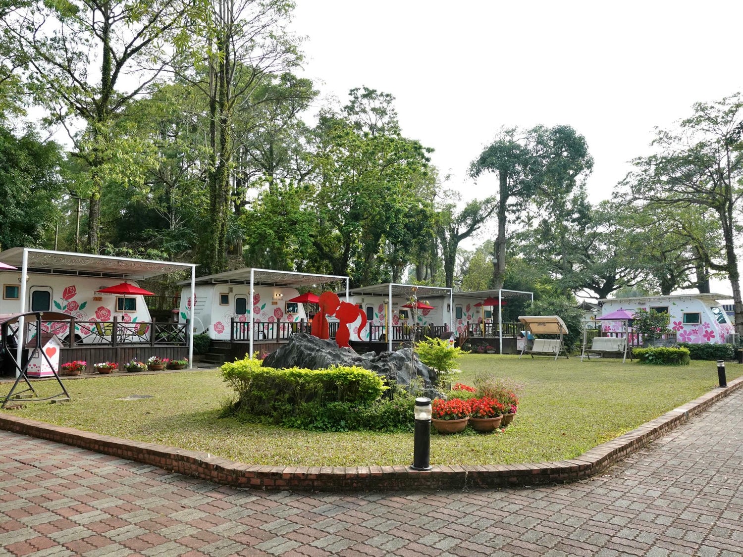 嘉義親子露營車住宿-詩情花園渡假村,DIY披薩、魔術表演、煙火秀,一站式度假體驗! - 第9張圖 嘉義親子露營車住宿-詩情花園渡假村,DIY披薩、魔術表演、煙火秀,一站式度假體驗!