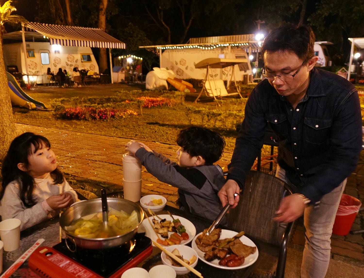 嘉義親子露營車住宿-詩情花園渡假村,DIY披薩、魔術表演、煙火秀,一站式度假體驗! - 第54張圖 嘉義親子露營車住宿-詩情花園渡假村,DIY披薩、魔術表演、煙火秀,一站式度假體驗!