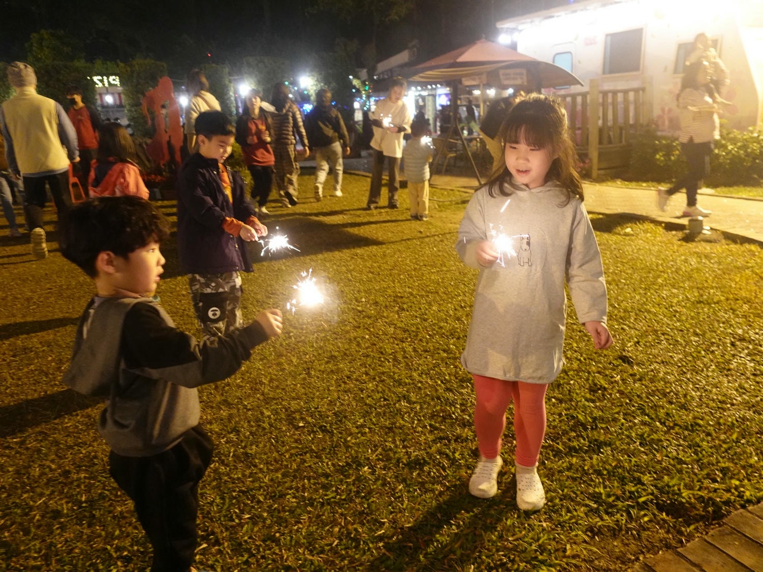 嘉義親子露營車住宿-詩情花園渡假村,DIY披薩、魔術表演、煙火秀,一站式度假體驗! - 第63張圖 嘉義親子露營車住宿-詩情花園渡假村,DIY披薩、魔術表演、煙火秀,一站式度假體驗!